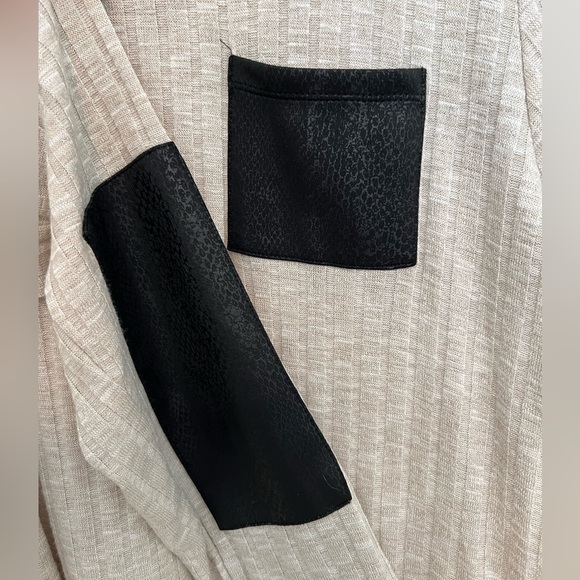 Contrast Neutral Sweater - Picture 4 of 5